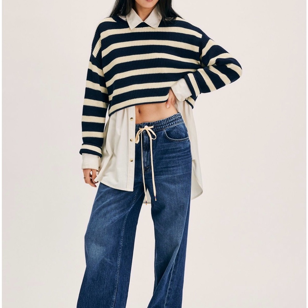MOTHER Jeans- The Drawn Dagger Sneak jean. Size 28